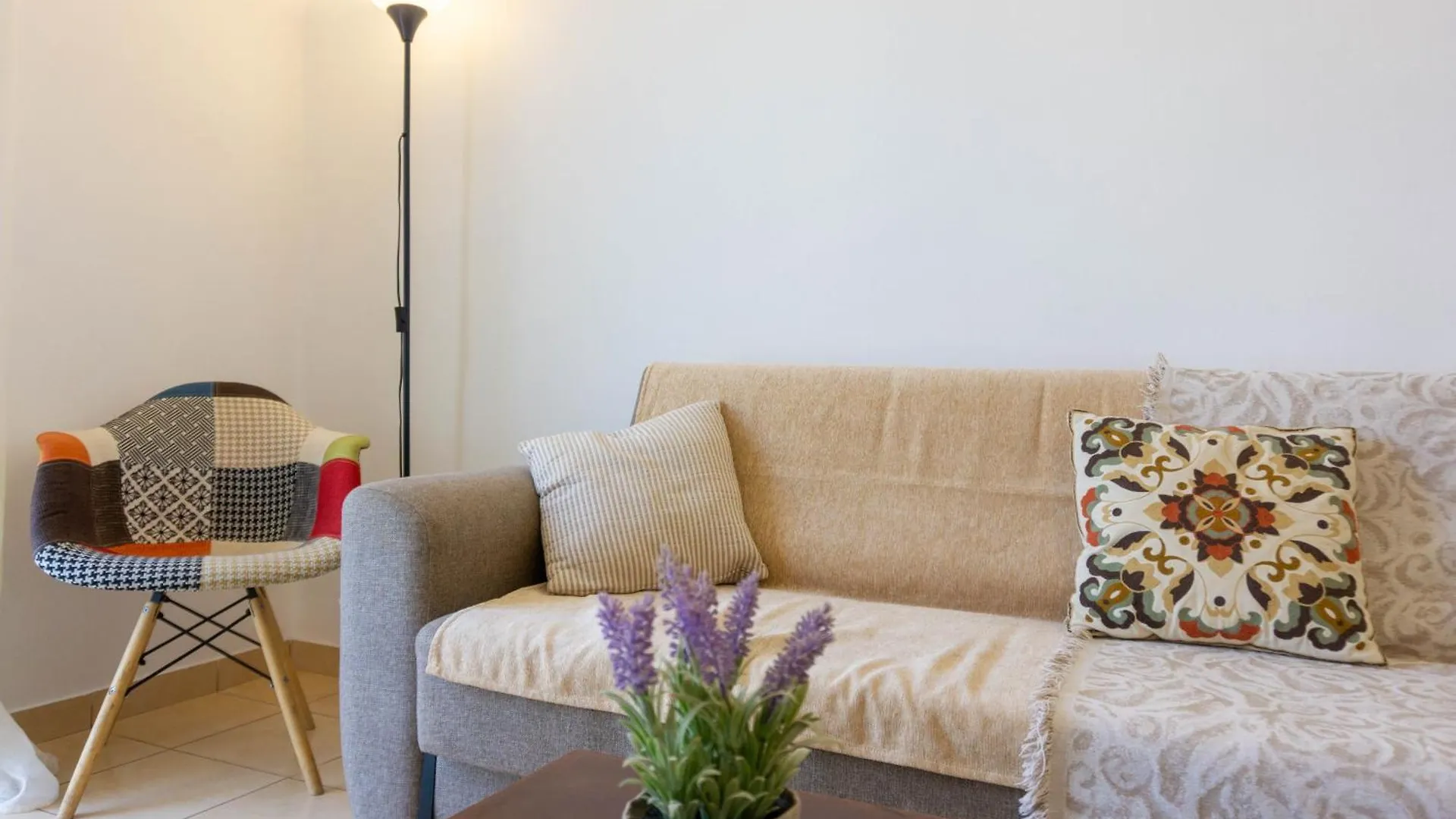 Spacious Seaview Apartment In Heraklion