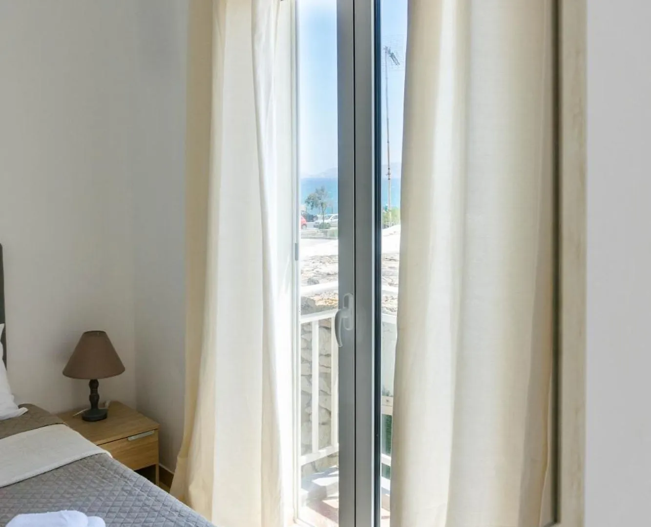 Spacious Seaview Apartment In Heraklion