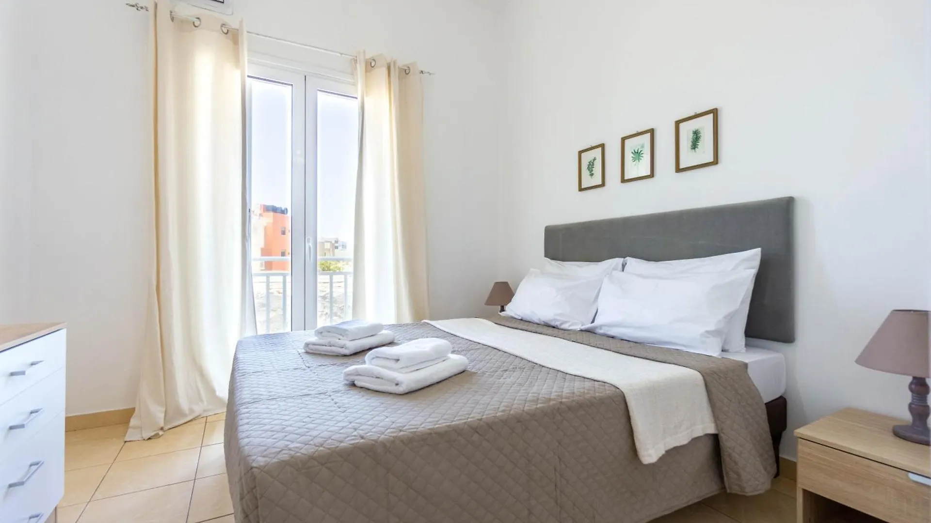 Spacious Seaview Apartment In Heraklion