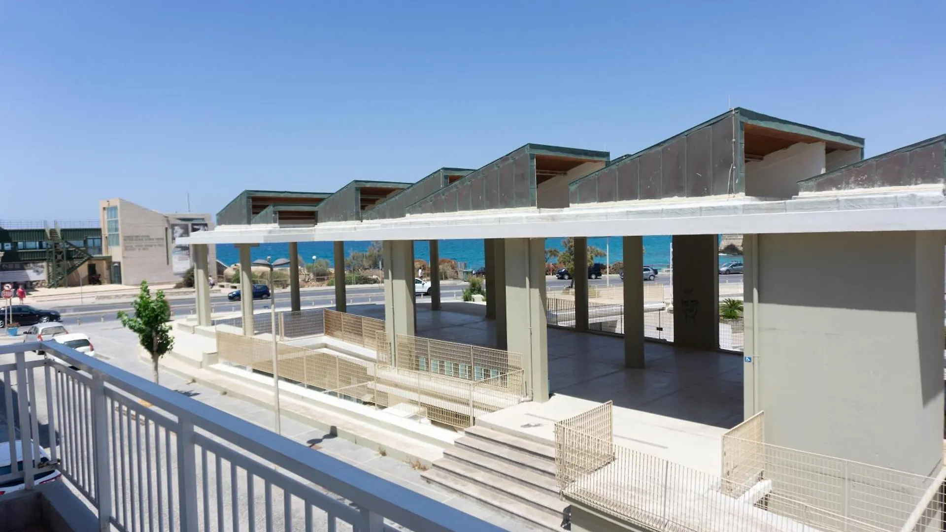 Spacious Seaview Apartment In Heraklion